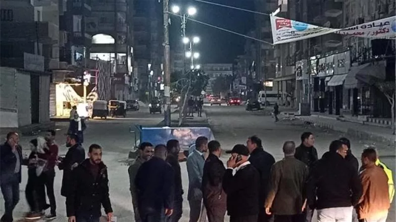 نائب محافظ الإسماعيلية يتفقد تطبيق مواعيد غلق محلات و مقاهي القنطرة غرب.صور