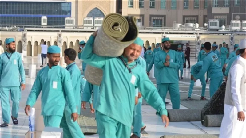 شؤون الحرمين ترفع السجّاد من الحرمين الشريفين للوقاية من فيروس كورونا