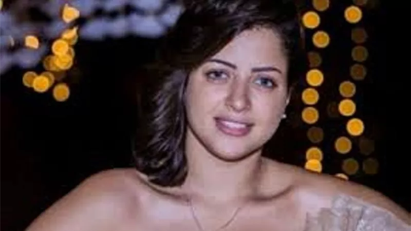 فيديو جديد لـ منى فاروق مع أمها