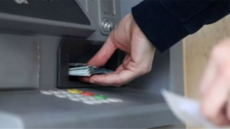 محافظ أسوان يطالب البنوك بإتخاذ الإجراءات الوقائية لماكينات الصرف