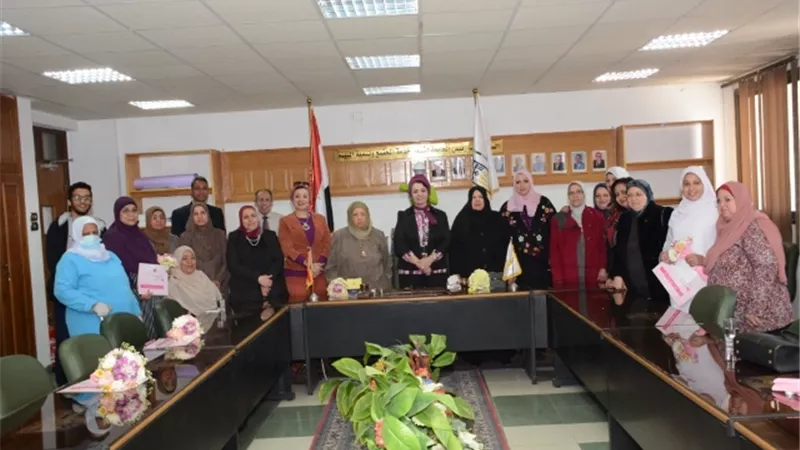 جامعة أسيوط تكرم الأمهات المثاليات احتفالاً بعيد الأم