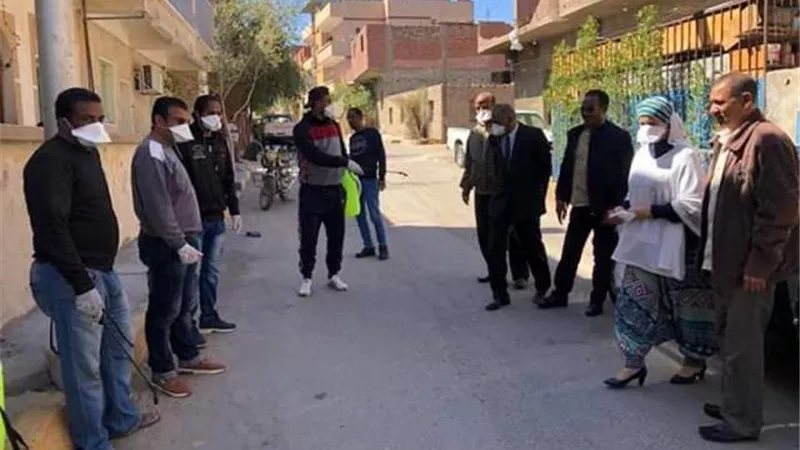 إنطلاق مبادرة شباب سفاجا بالتنسيق مع الوحدة المحلية والصحة والبيئة لتطهير وتعقيم المدينة