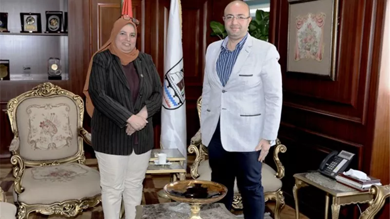 محافظ بنى سويف يلتقى رئيس لجنة أسر الشهداء
