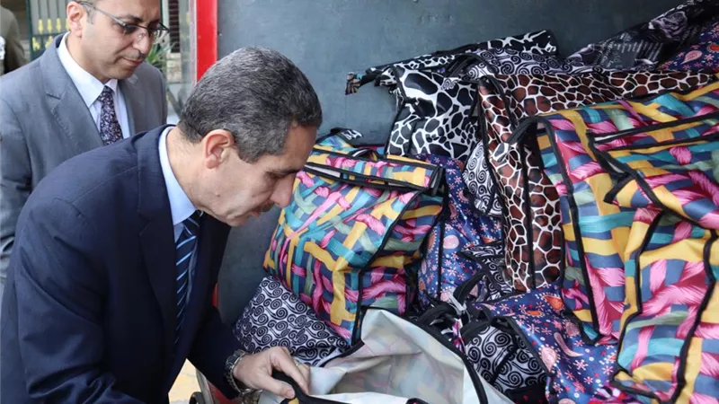 شنط غذائية للأسر المحتاجة ومستلزمات طبية لحماية الأطباء بالغربية