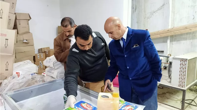 وكيل وزارة الصحة يقود حملة علي المنشآت الغذائية والمطاعم بالزقازيق صور