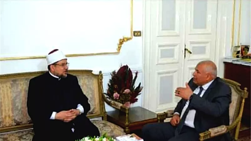 وزير الأوقاف والزملوط يبحثان تشغيل ٣٥ مسجدًا بالطاقة الشمسية