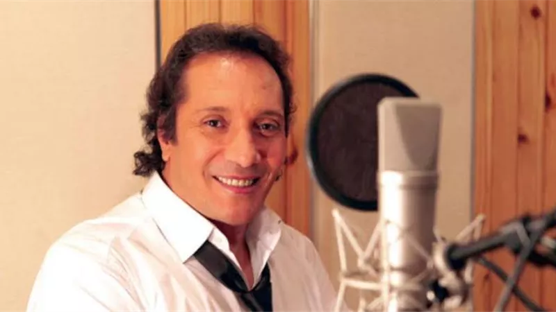 علي الحجار يعلن إقامة حفل وبرنامج أون لاين