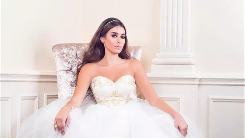 ياسمين صبرى فتاة ارستقراطية تقع بالحب وتتزوج فى 
