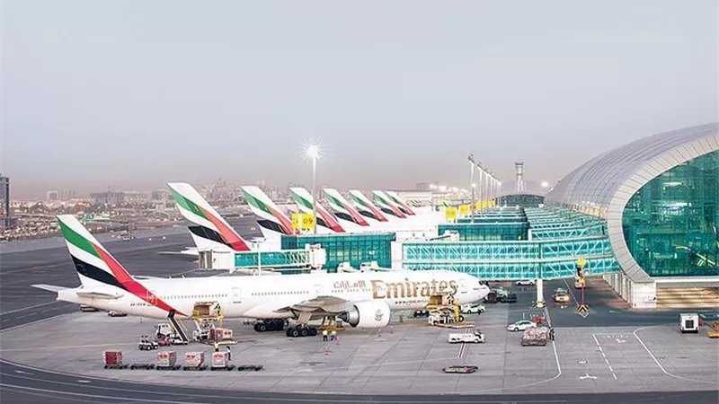 الإمارات تعلق جميع الرحلات الجوية للركاب والترانزيت لأسبوعين