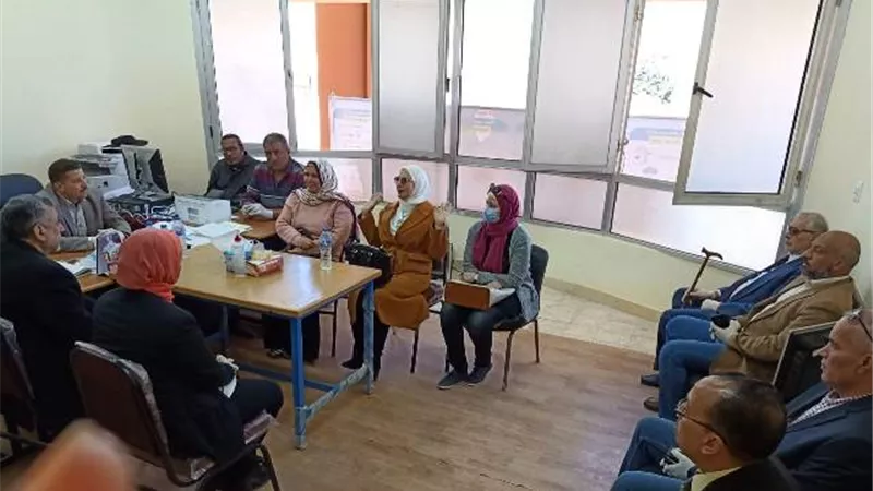 قيادات التعليم والصحة فى بدر يكافحان فيروس كورونا فى مدارس المدينة.. بالصور