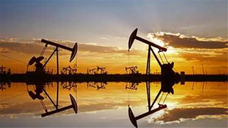 هبوط أسعار النفط مع بدأ التداول بنسبة 8 %