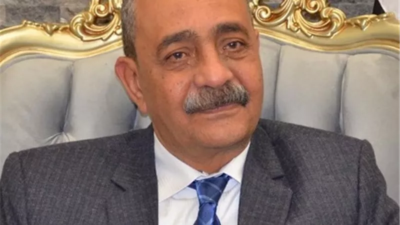 الزام اصحاب المصانع بتسليم العاملين قفازات ومساكات وتطهير وسائل نقل عمال المنطقة الصناعية