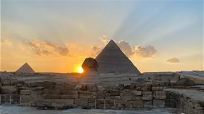 زاهي حواس يكشف تفاصيل ظاهرة فلكية غريبة تحدث لأبو الهول