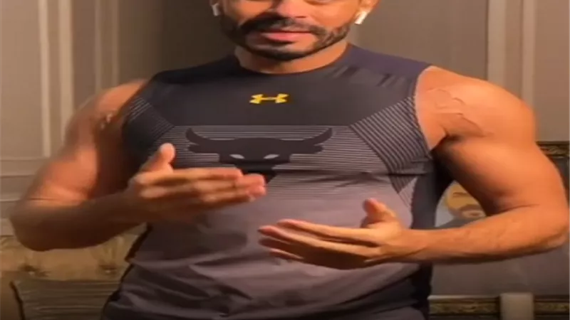 بعد إغلاق الجيم بسبب كورونا.. خالد سليم يقدم لجمهوره تمارين منزلية.. فيديو