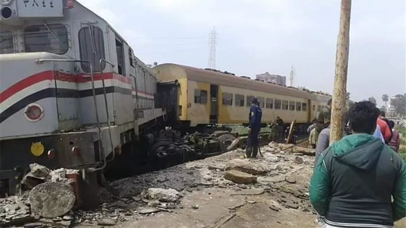 اصطدام قطار ركاب برصيف محطة بالدقهلية