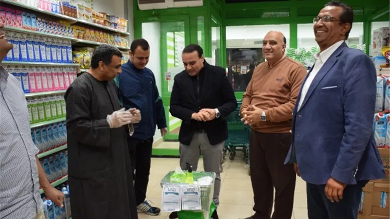 نائب محافظ الأقصر والسكرتير المساعد يتفقدان أعمال تنفيذ قرار الإغلاق