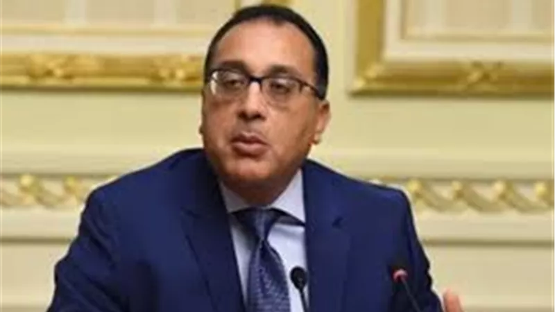 رئيس الوزراء : تعليق العمل بمكاتب المرور والشهر العقارى 15 يوما