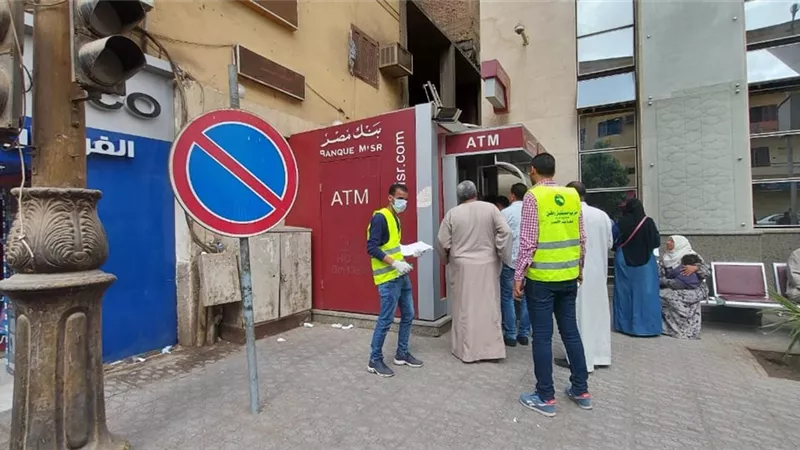 مستقبل وطنالأقصر يعقم ماكينات الصرف وينشر فرق توعية امام البنوك