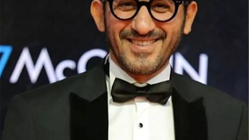 أنا بقيت أعرف ألف محشى.. أحمد حلمى يشارك جمهوره طقوس العزل المنزلى.. فيديو