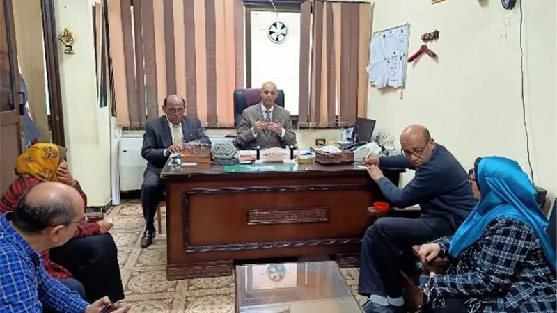 وكيل وزارة صحة الشرقية يجتمع بمديرى الإدارات الفنية لتنفيذ تعليمات زايد