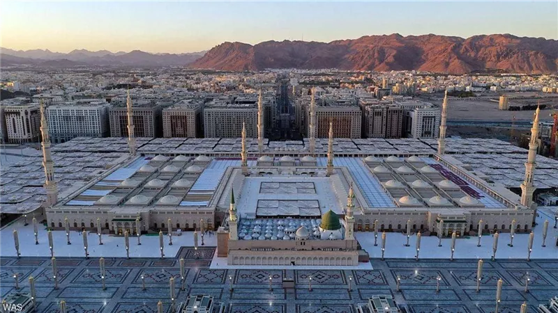 صور توضح الالتزام المجتمعي في المسجد النبوي لمواجهة كورونا