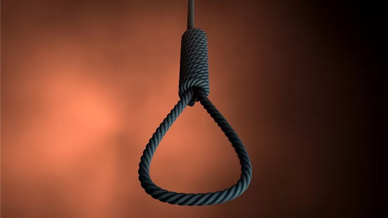 الإعدام شنقاً لعاطل ذبح سيدة للثأر من أسرتها