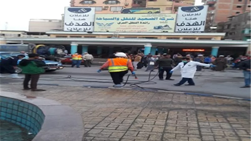 مواصلة حملات تعقيم المنشأت والأماكن العامة بالمراكز والمديريات الخدمية بأسيوط