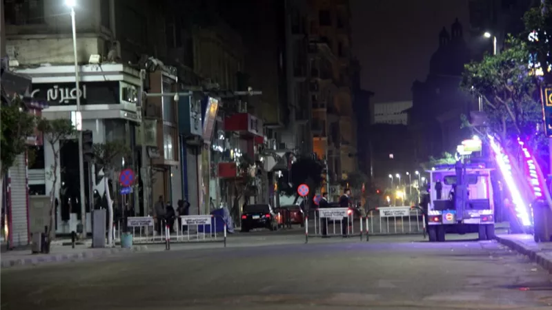 بالصور .. رمسيس ووسط البلد التزمت بقرار الحظر والشوارع امان