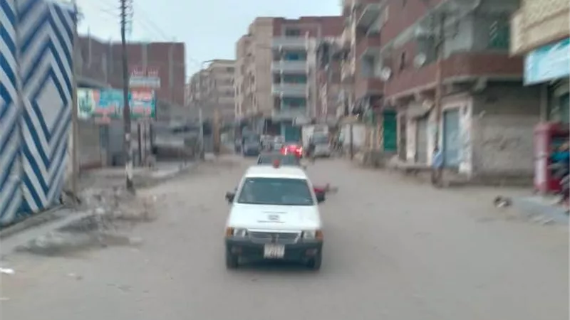 حملات مكبرة تتابع تنفيذ حظر التجوال في الإسماعيلية .صور
