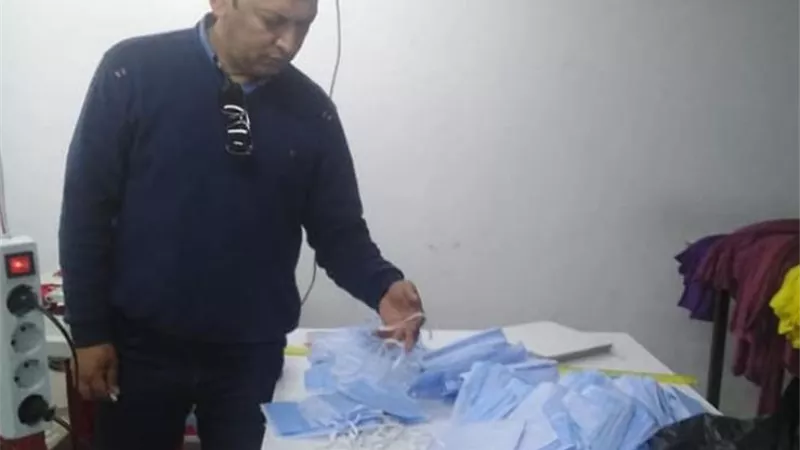 تموين الاسماعيلية يضبط ١٨٤٠٠ كمامة مجهولة المصدر بمصنع ملابس