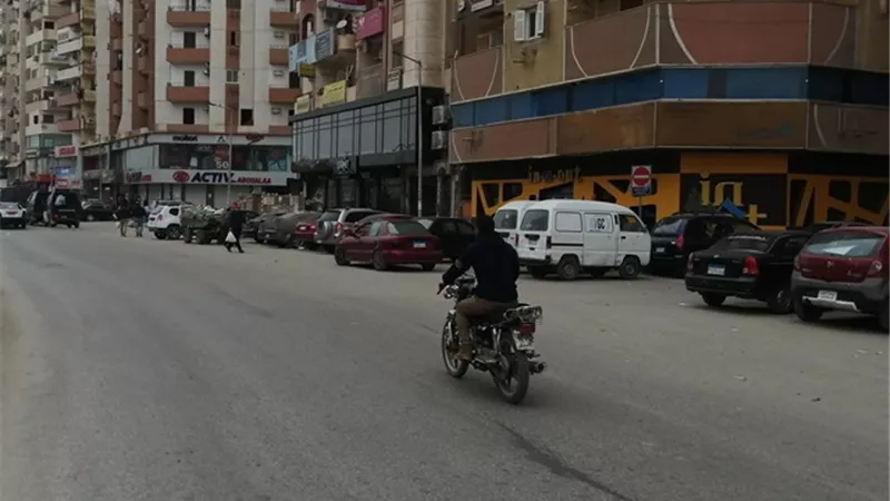إغلاق المحلات بأسيوط في المواعيد المحددة ودوريات شرطية لمتابعة التنفيذ