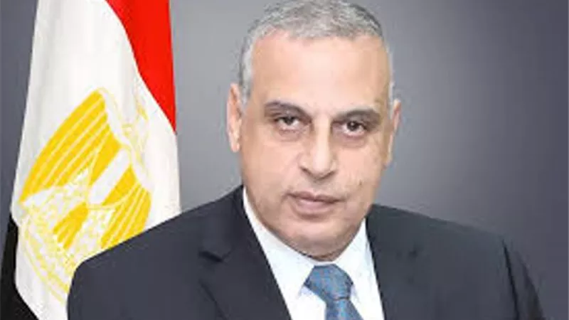 محافظ سوهاج: تحرير 4 محاضر مخالفات لصيدليات المنشاة بالتعاون مع الرقابة الإدارية