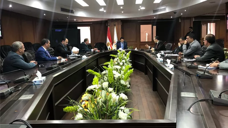 اشرف صبحى يوجه بتطوير معايير دعم الأندية والاتحادات الرياضية ومراكز الشباب