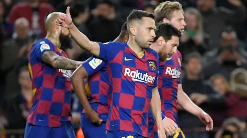 الأزمة لم تنته.. نجوم برشلونة يوافقون على تخفيض رواتبهم بشرط