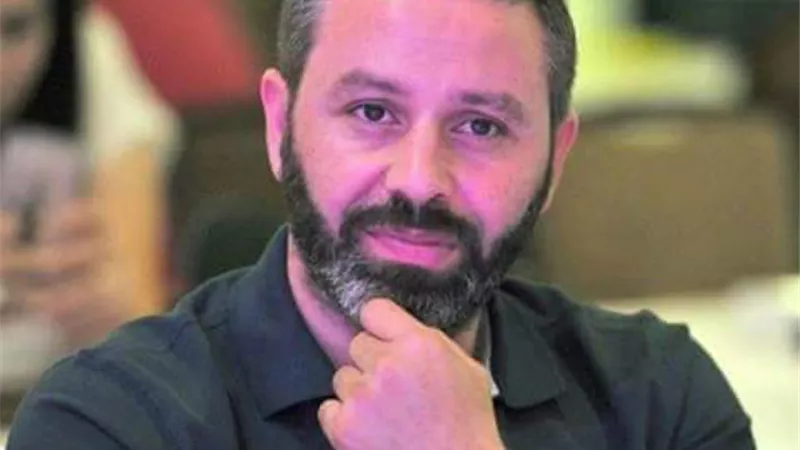 حازم امام: تمسك الأهلى بصالح جمعة موقف غريب