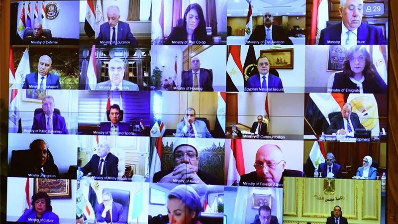 الوزراء يوافق على مشروع العلاوة الدورية وزيادة الحافز للعاملين بالدولة