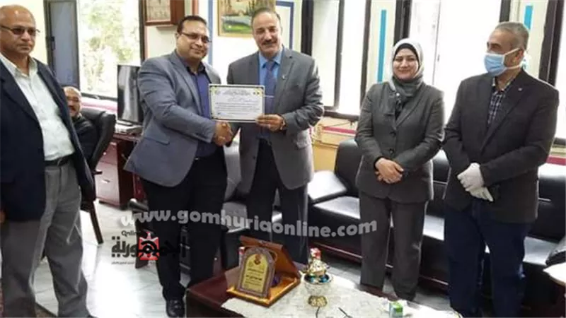 تكريم وكيل الوزارة و مدير عام التعليم ببنى سويف