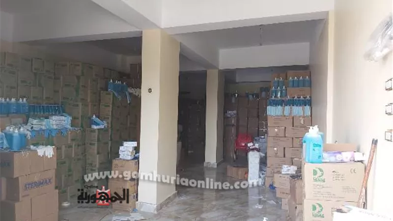 ضبط مليون جوانتى طبى وكمامات ومطهرات وخمور بالعاصمة.فيديو وصور