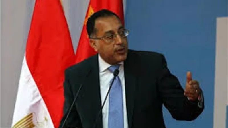 رئيس الوزراء يتفقد عدد من الأكمنة الأمنية خلال فترة الحظر ويجري حوارًا وديًا مع الضباط