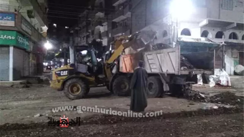 حملة مسائية لنظافة وتمهيد الطرق بمنفلوط بأسيوط