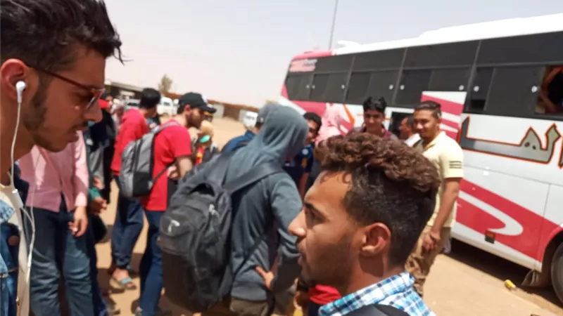 طلاب مصريون بالسودان يستغيثون بوزيرة الهجرة لسرعة نقلهم من الخرطوم