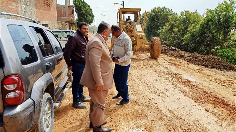 محافظ أسيوط: رصف طريق بصرة بمركز الفتح..ضمن المبادرة الرئاسية حياة كريمة بالصور
