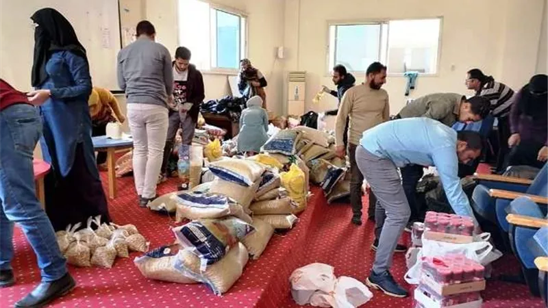 المدرسة الالمانية توزع المساعدات على المتضررين فى مراكز المنيا بالصور