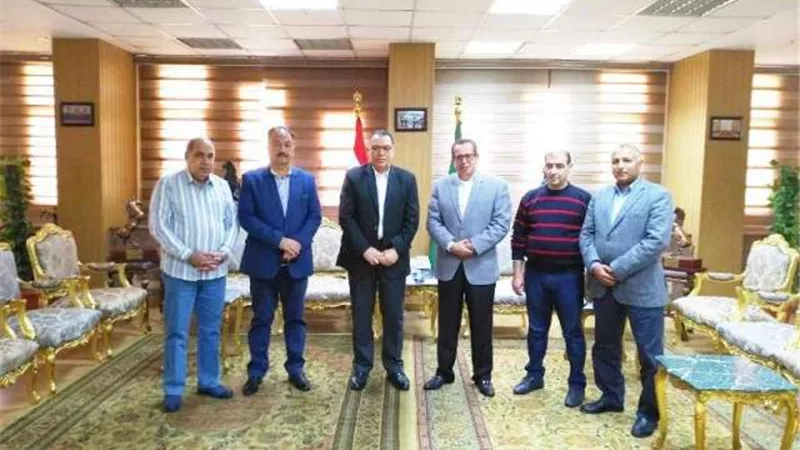 محافظ الشرقية يلتقي المستثمرين لبحث أوضاع العمالة خلال الحظر