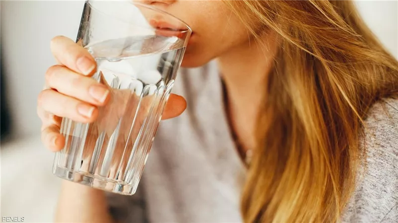 هل يمكن علاج كورونا بتناول الماء؟..الأمم المتحدة تجيب