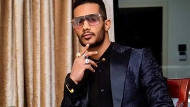محمد رمضان بجانب جوائزه الفنية .. فيديو