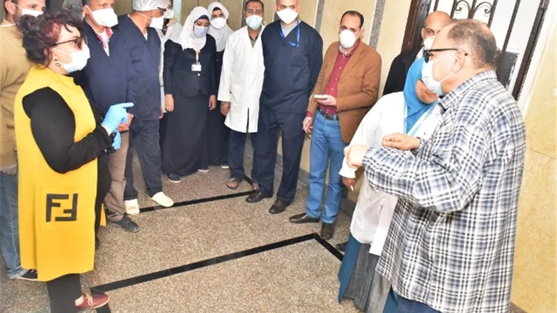 محافظ أسيوط يقود تطهير مستشفى الصدر وشارع الكورنيش لمواجهة كورونا.. بالصور