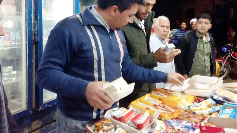 صحة الشرقية تعدم ربع طن أغذية فاسدة فى أولاد صقر.. بالصور