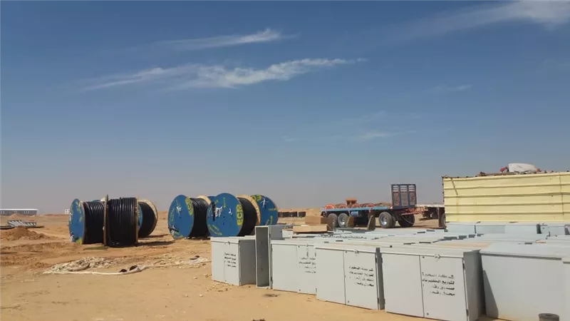 منيع: جارٍ تنفيذ أعمال شبكة الكهرباء المغذية لقطع الأراضى المميزة بمدينة السادات