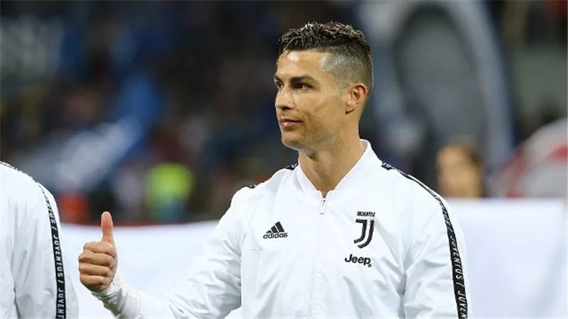 رونالدو يتبرع بـ10 ملايين دولار لضحايا كورونا